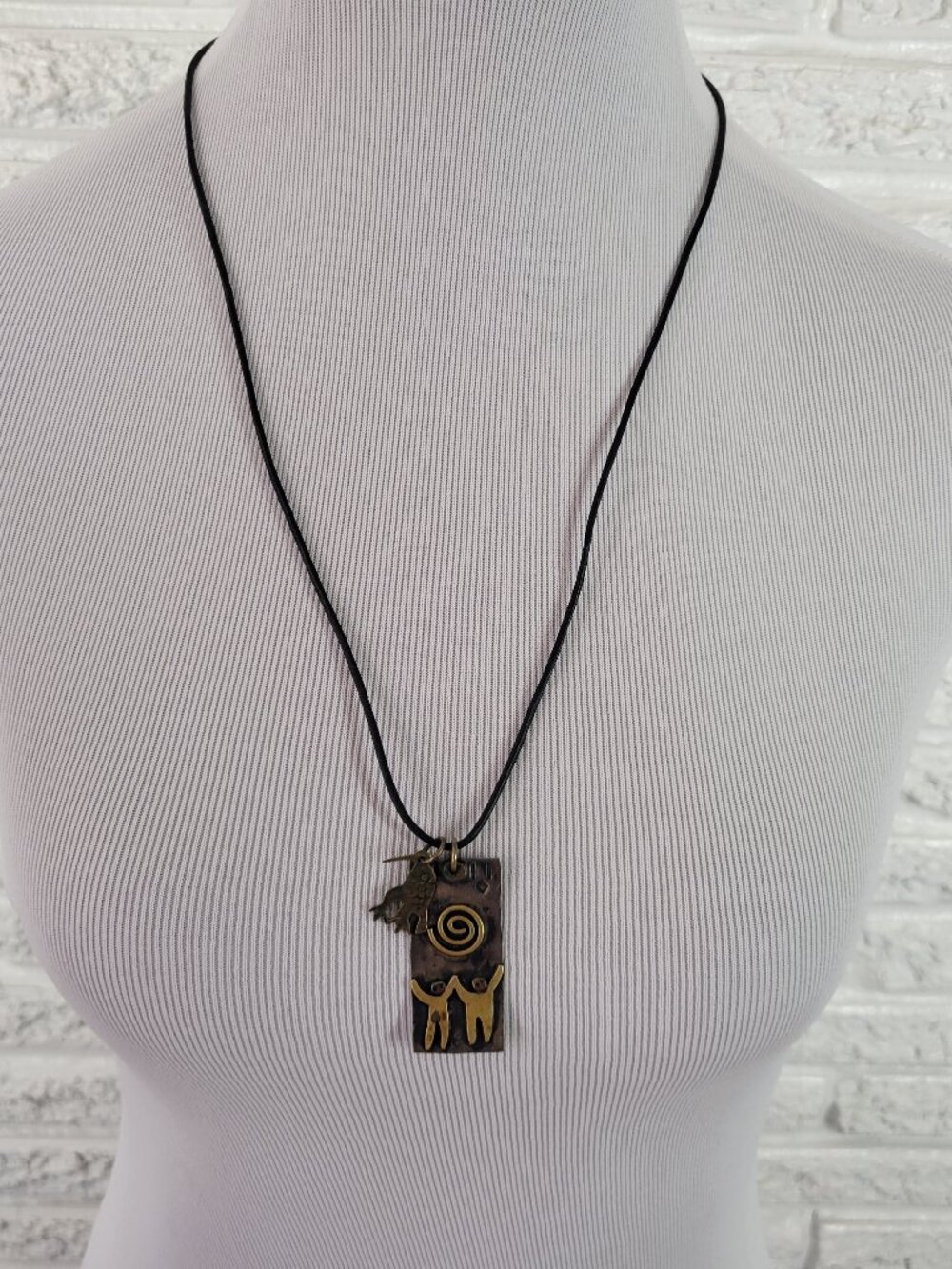 Artisan AS Signed Mixed Boho Chic Pendant Leather Cord Necklace 26-28"‎ N22E